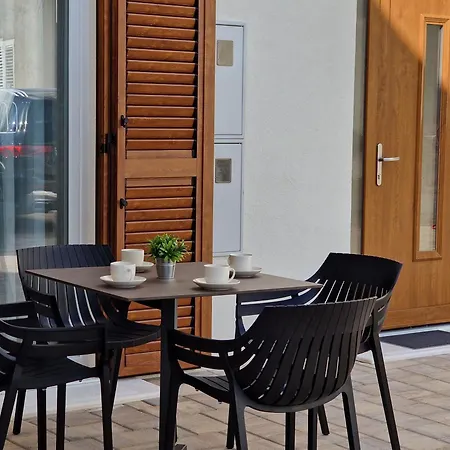 Apartman Miamare *